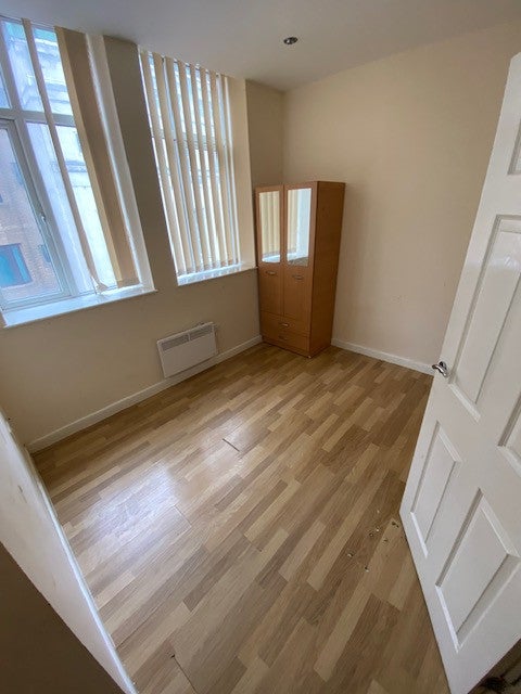 Flat Clifton Court in Olney