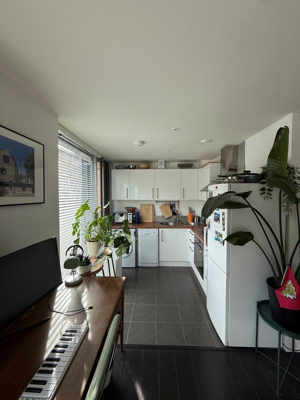 Flat Avenell Road in Greater London