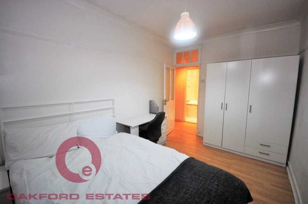 Flat Portpool Lane in Greater London