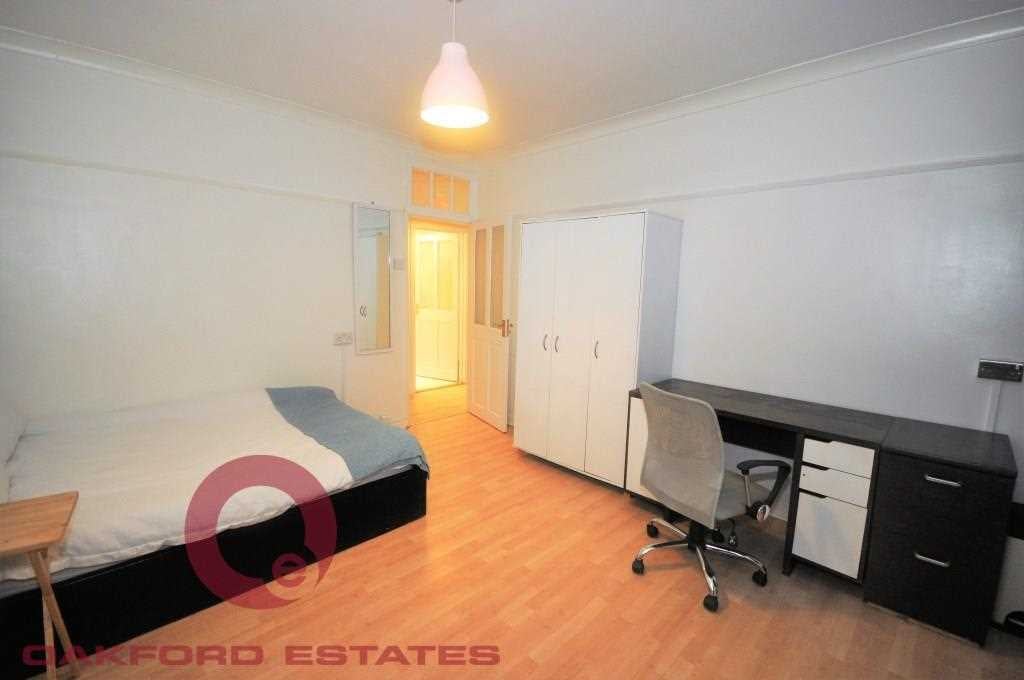 Flat Portpool Lane in Greater London