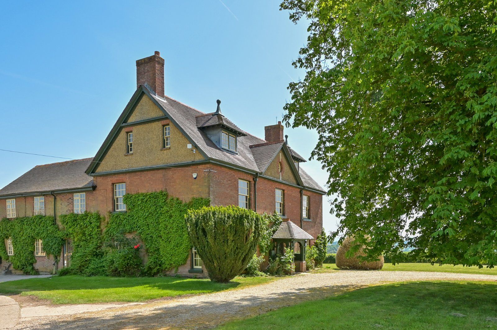 House Waddesdon Hill in Waddesdon