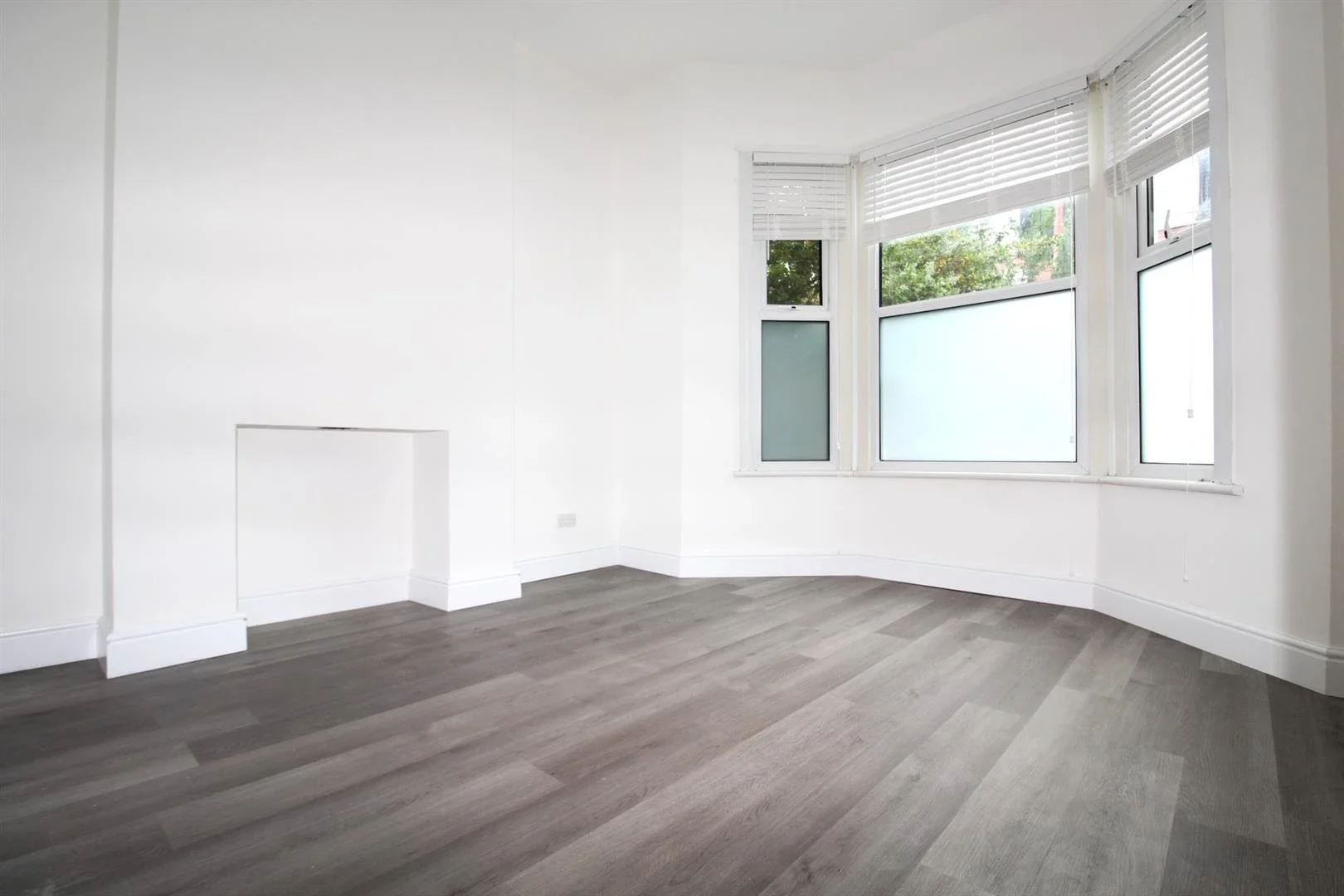 Flat Hampden Road in Greater London