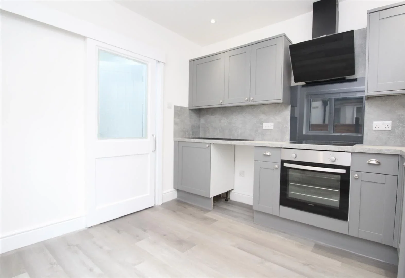 Flat Hampden Road in Greater London