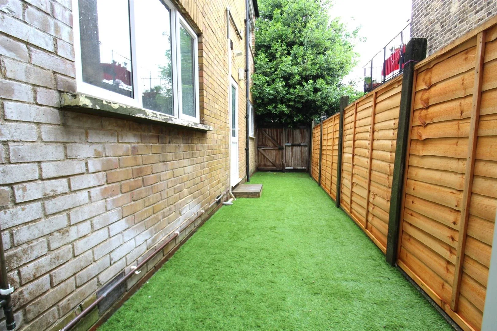 Flat Hampden Road in Greater London
