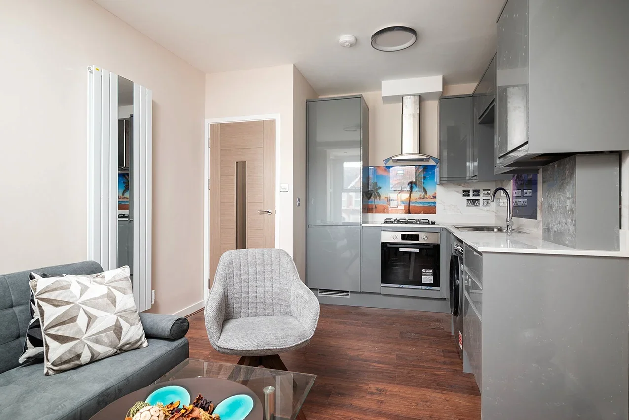 Flat Aberdour Road in Greater London