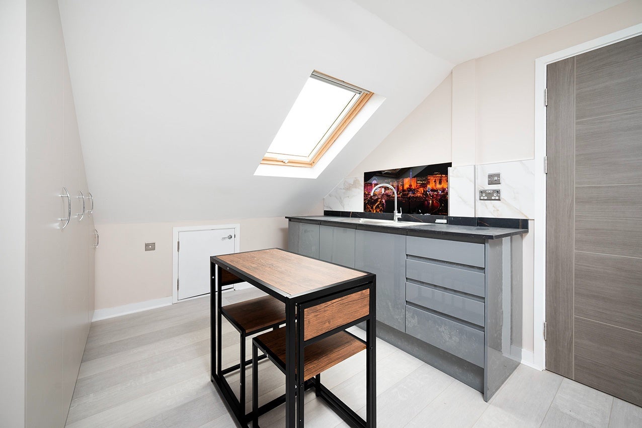 Flat Aberdour Road in Greater London