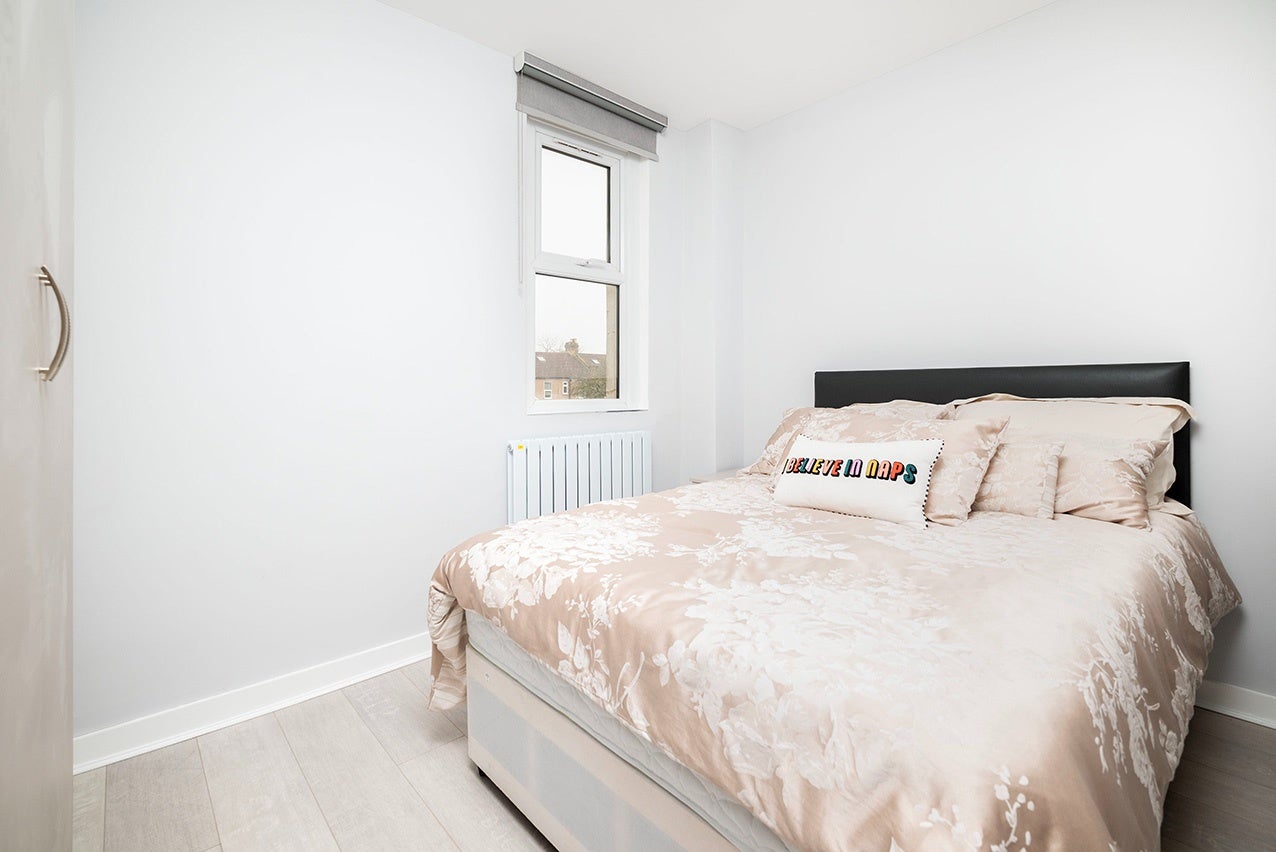 Flat Aberdour Road in Greater London