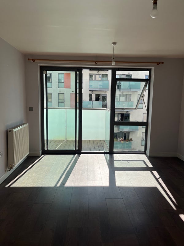 Flat Stainsby Road in Greater London