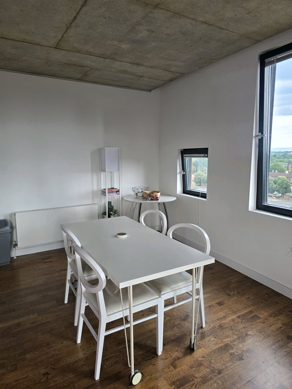 Room Lampwick Lane in Manchester