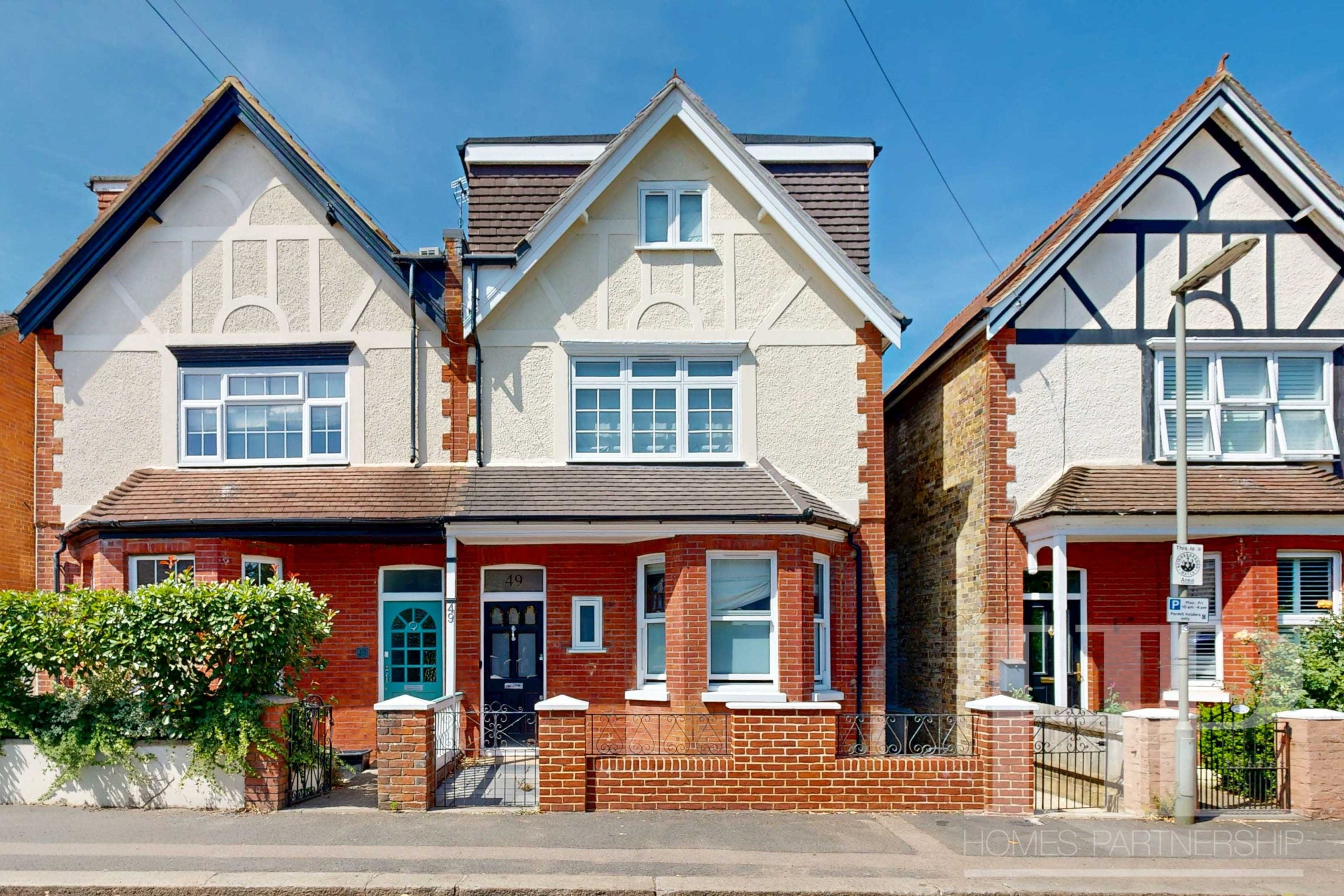 Room Lynwood Road in Reigate and Banstead
