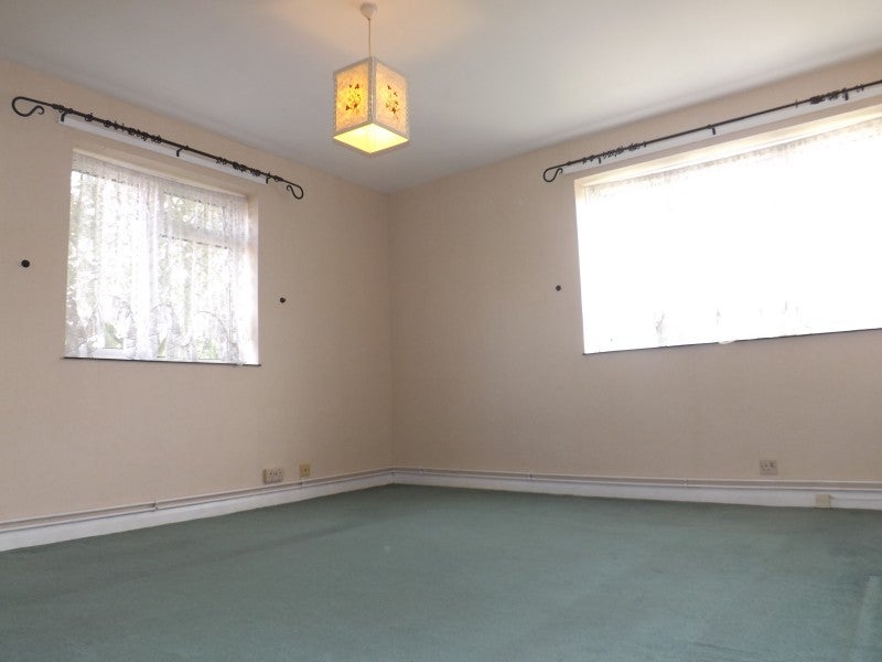 Flat Richardson Gardens in Greater London