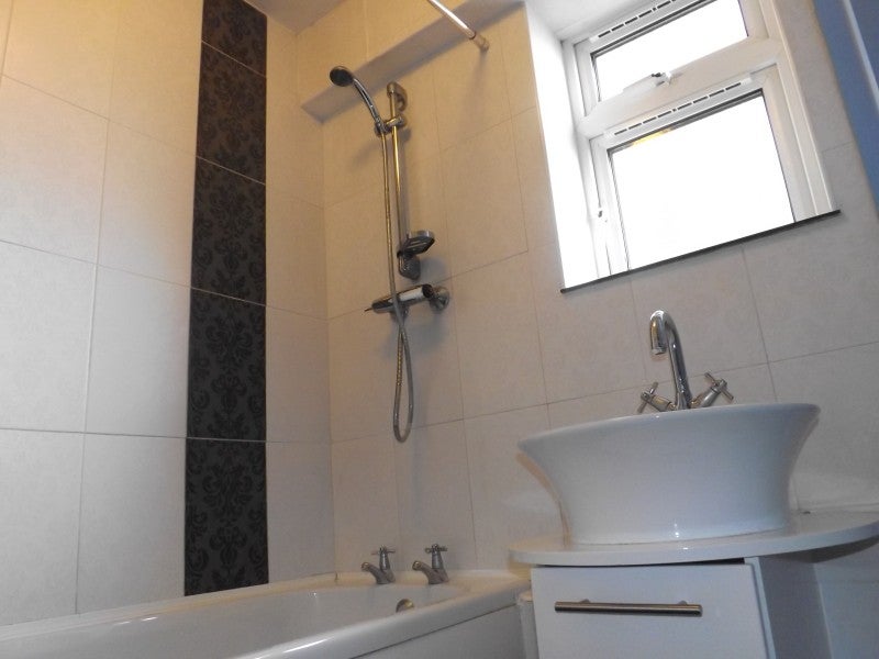Flat Richardson Gardens in Greater London