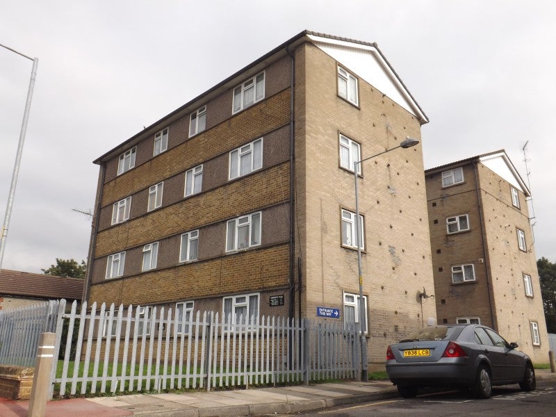 Flat Richardson Gardens in Greater London