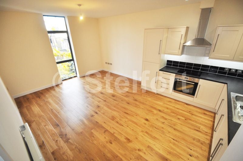 Flat Sussex Way in Greater London