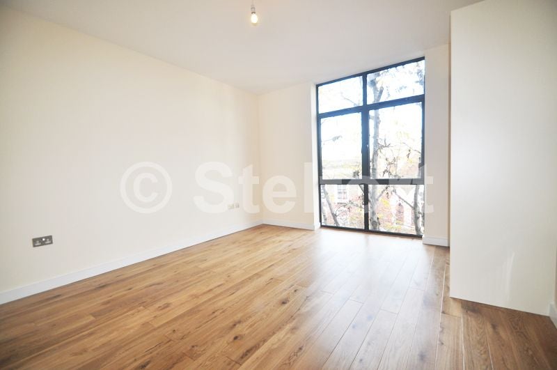 Flat Sussex Way in Greater London