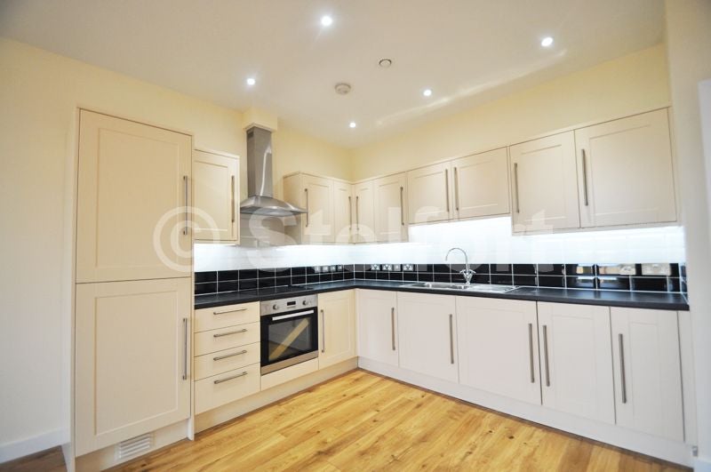 Flat Sussex Way in Greater London