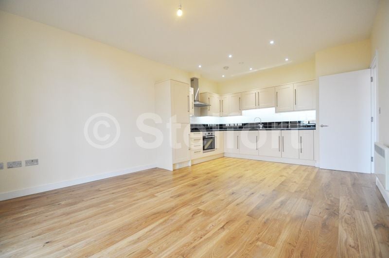 Flat Sussex Way in Greater London