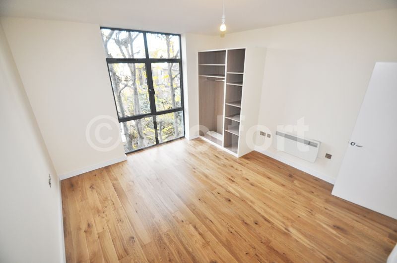Flat Sussex Way in Greater London