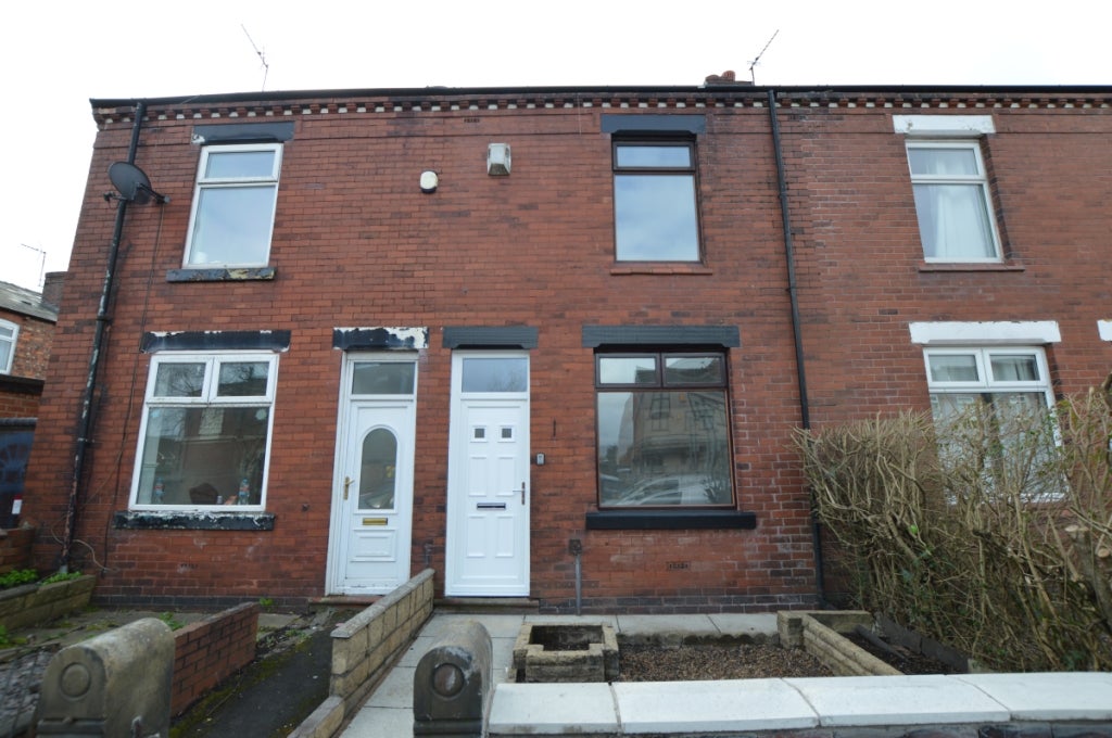 Flat Tunstall Lane in Wigan