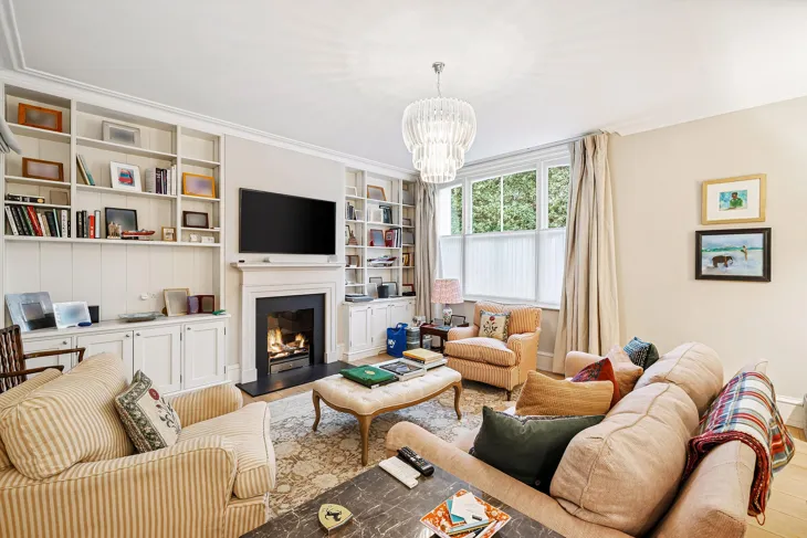 Flat Lennox Gardens Mews in Greater London