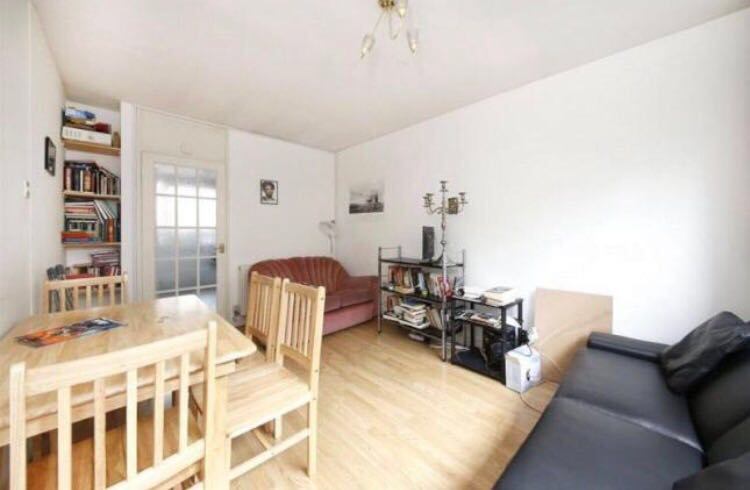 Room Manor Park Road in Greater London