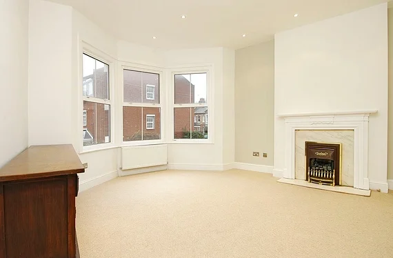 Flat Fawe Park Road in Greater London