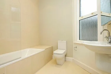 Flat Fawe Park Road in Greater London