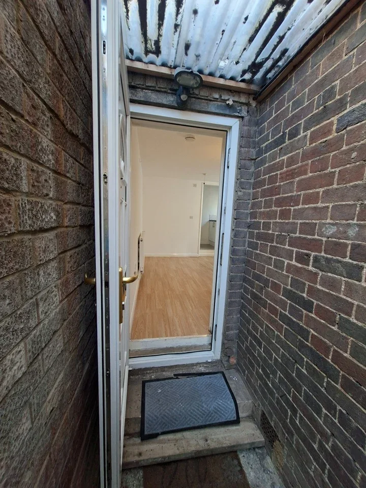 Flat Farley Hill in Luton