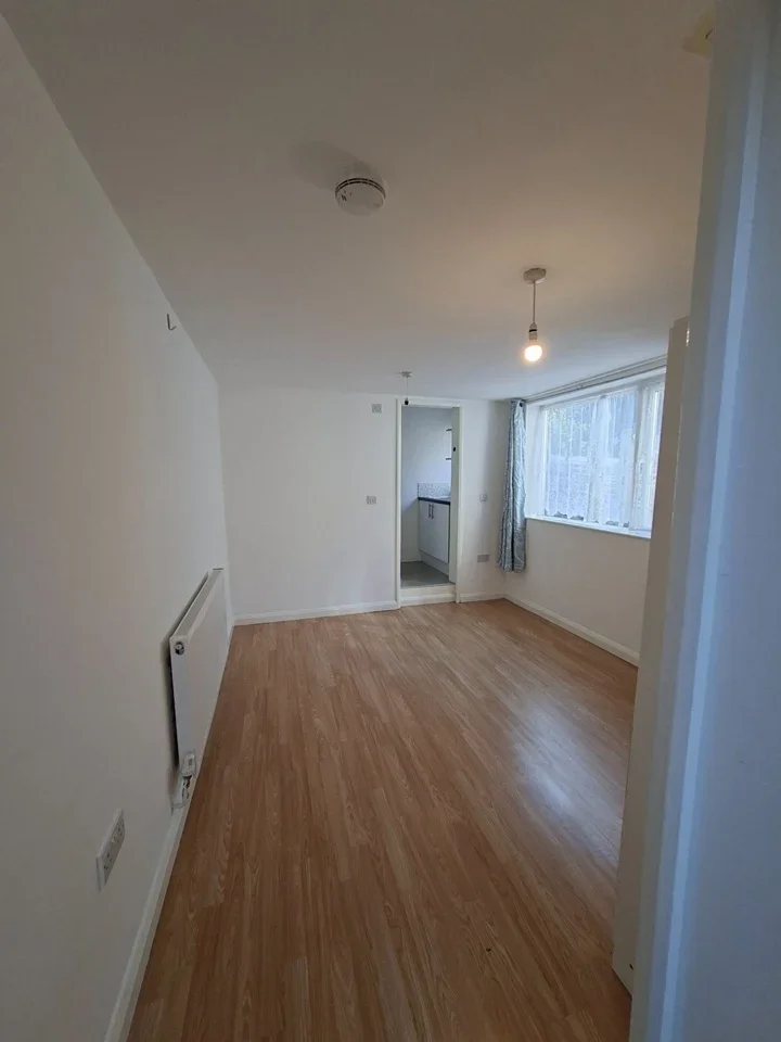 Flat Farley Hill in Luton