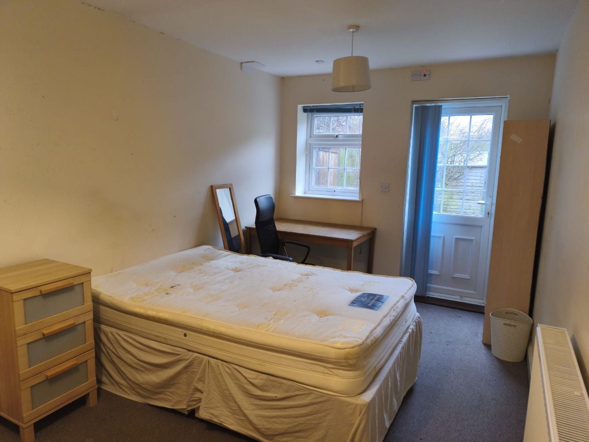 Room Harkness Drive in Canterbury