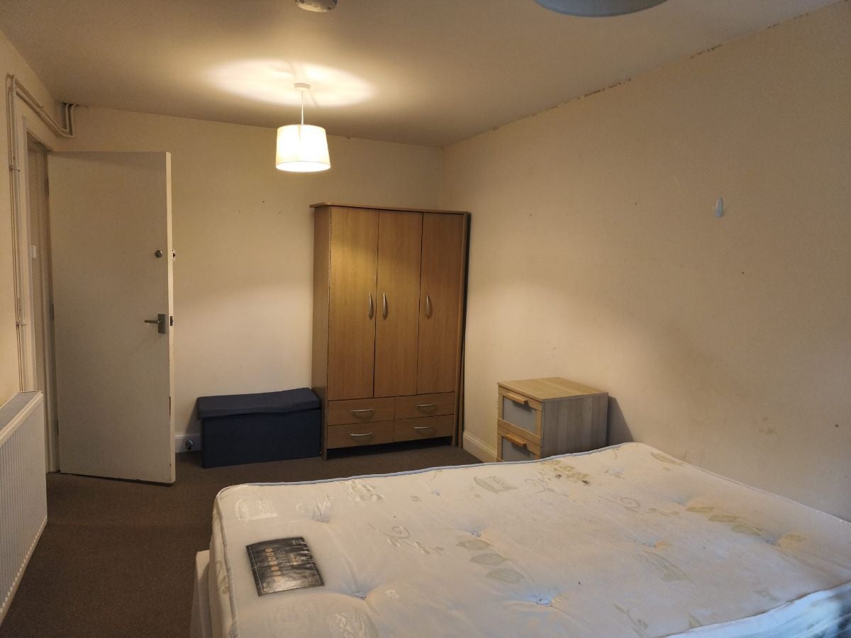 Room Harkness Drive in Canterbury