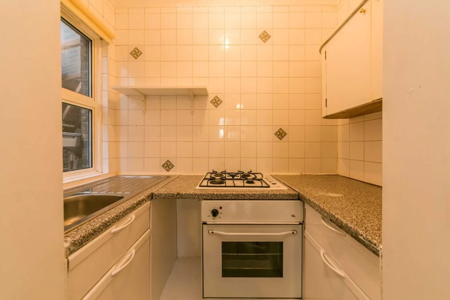 Flat Pathfield Road in Greater London