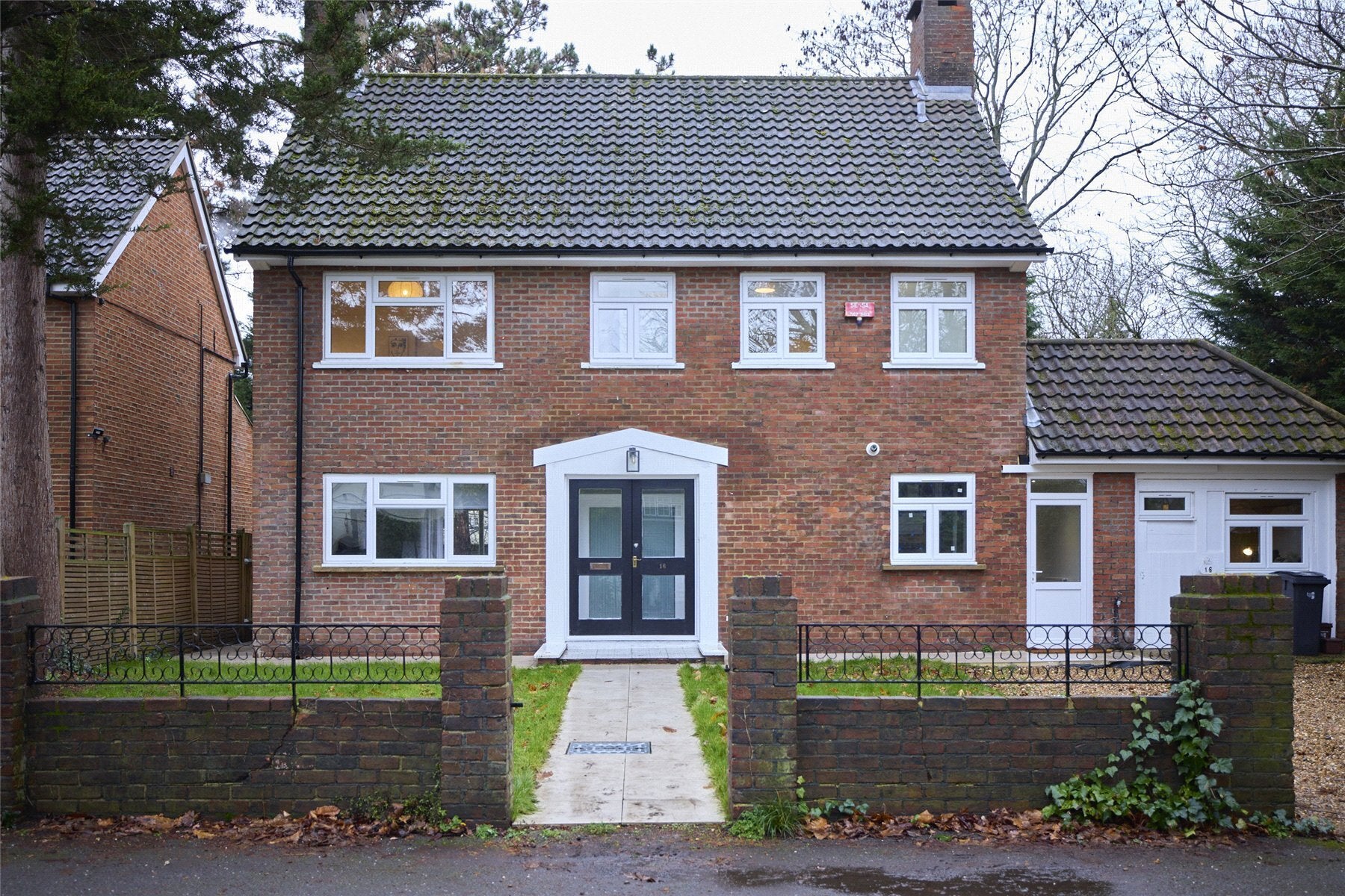 House Ravenswood Court in Greater London