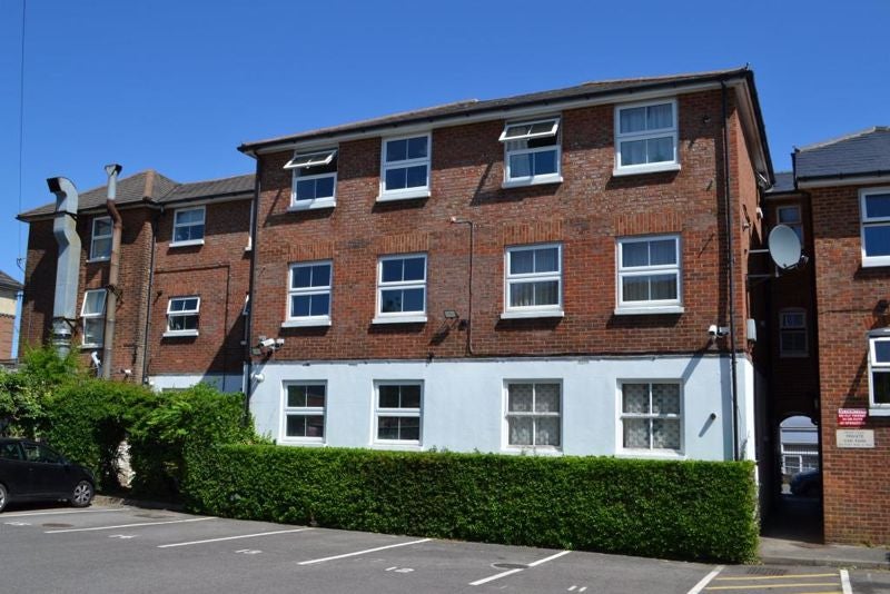 Flat Priory Road in Tonbridge and Malling