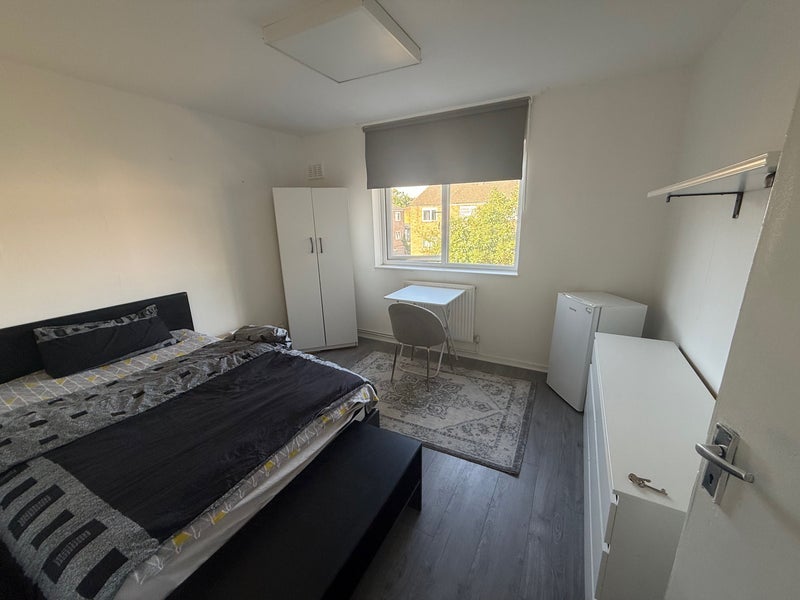 Room Overbury Street in Greater London