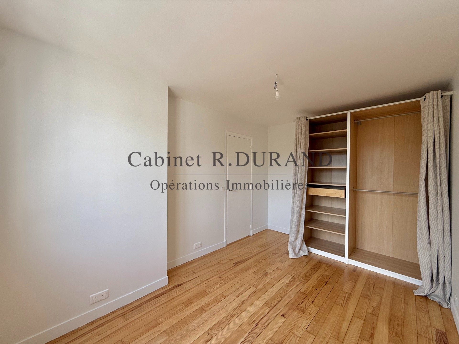 Flat Avenue du Révérend Père Corentin Cloarec in Bois-Colombes
