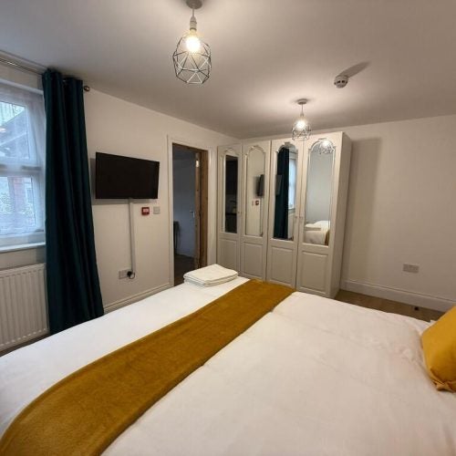 House Chapel Road in Greater London