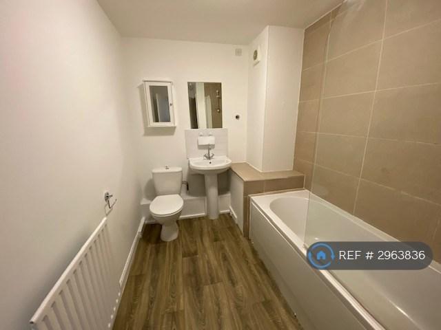 Flat Covert Close in Ashfield
