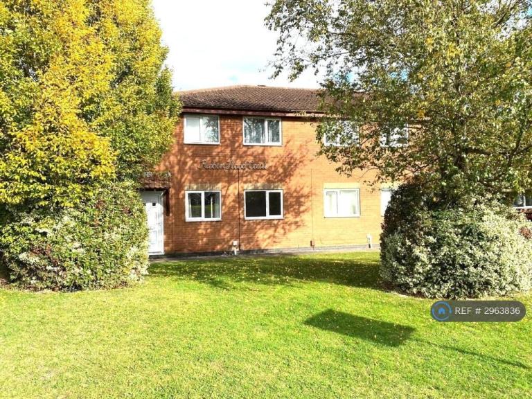 Flat Covert Close in Ashfield