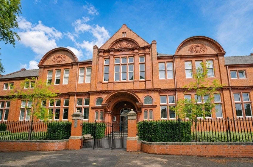 Flat De Normanville Avenue in Royal Leamington Spa