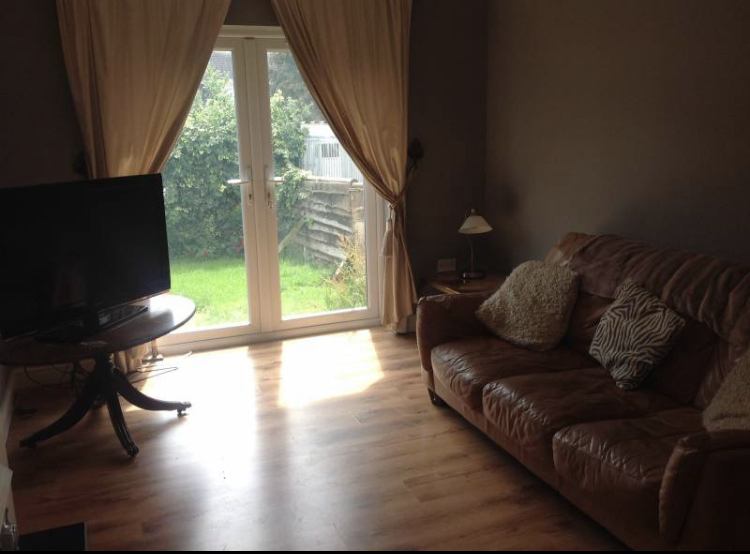 Room Mendip Road in Yatton