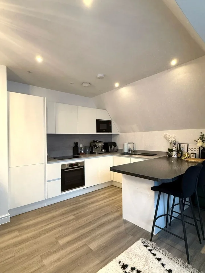 Flat Hatchlands Road in Reigate and Banstead