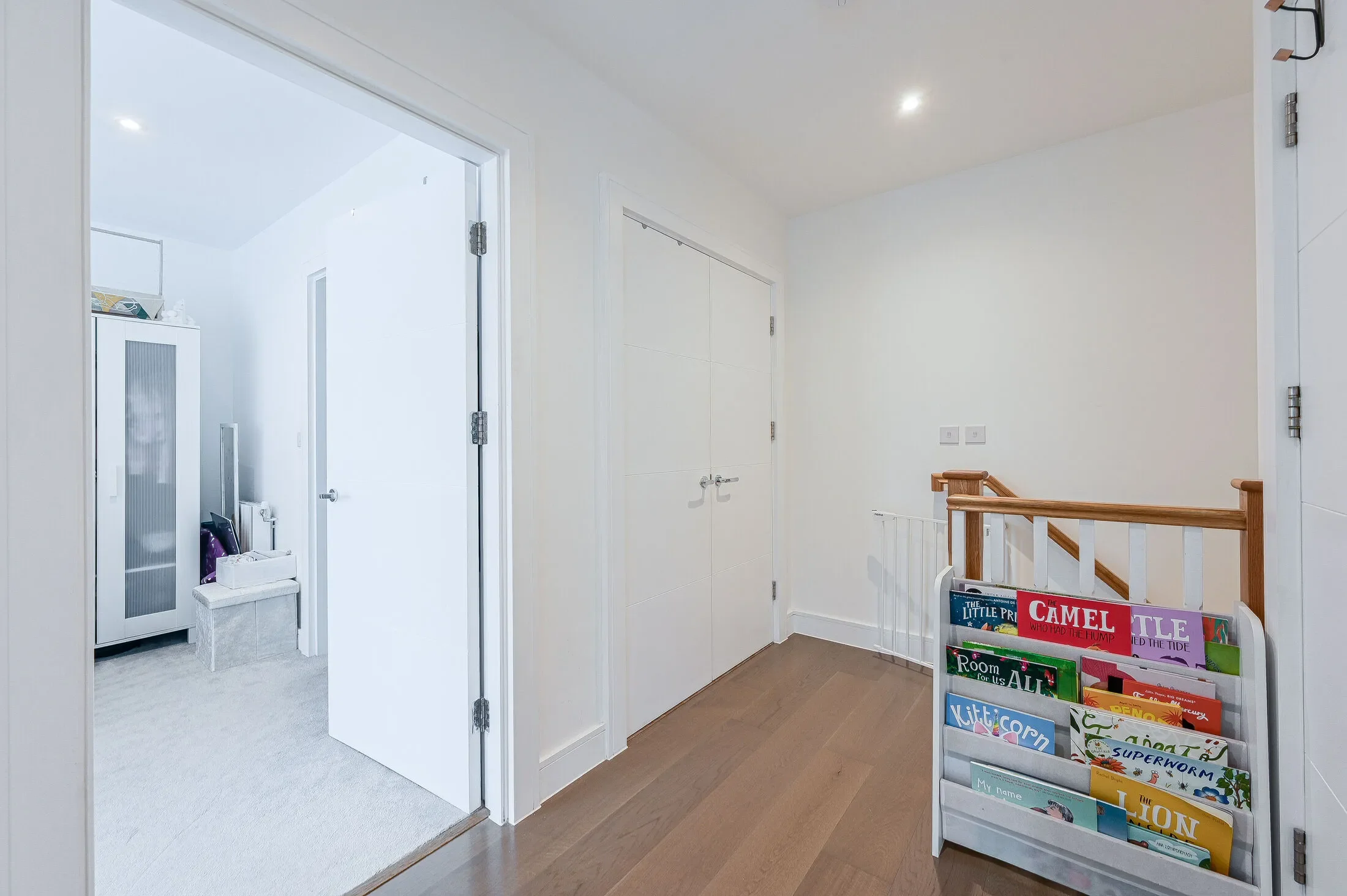 Flat Handley Drive in Greater London