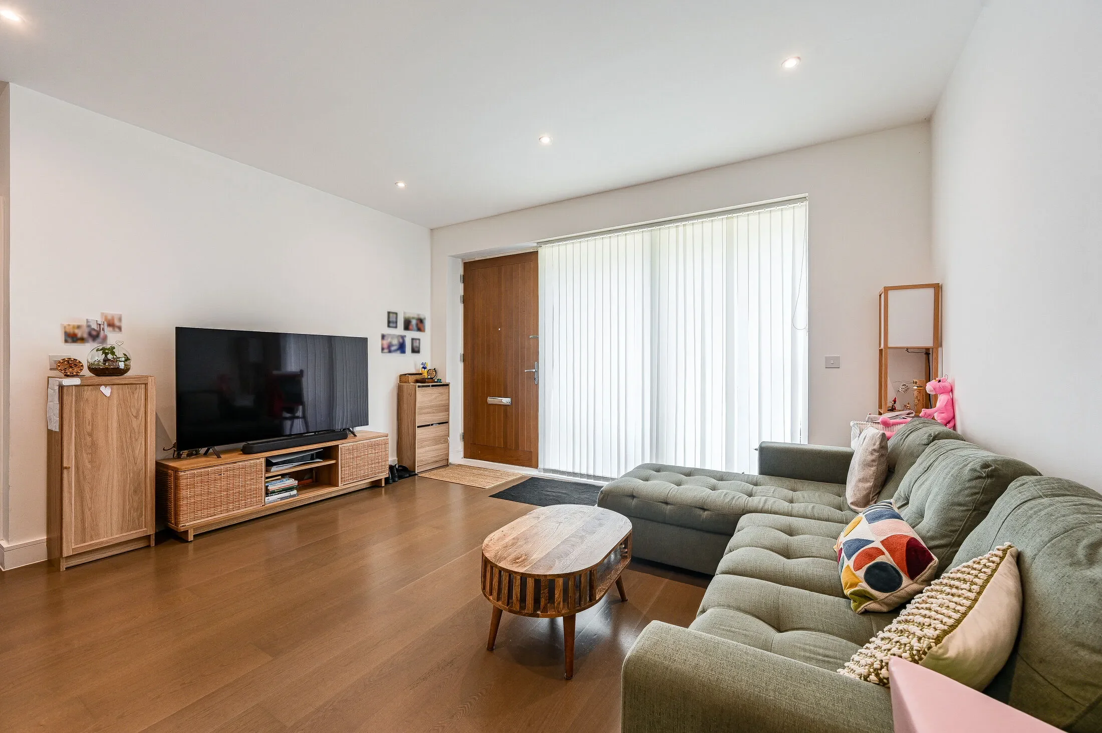 Flat Handley Drive in Greater London