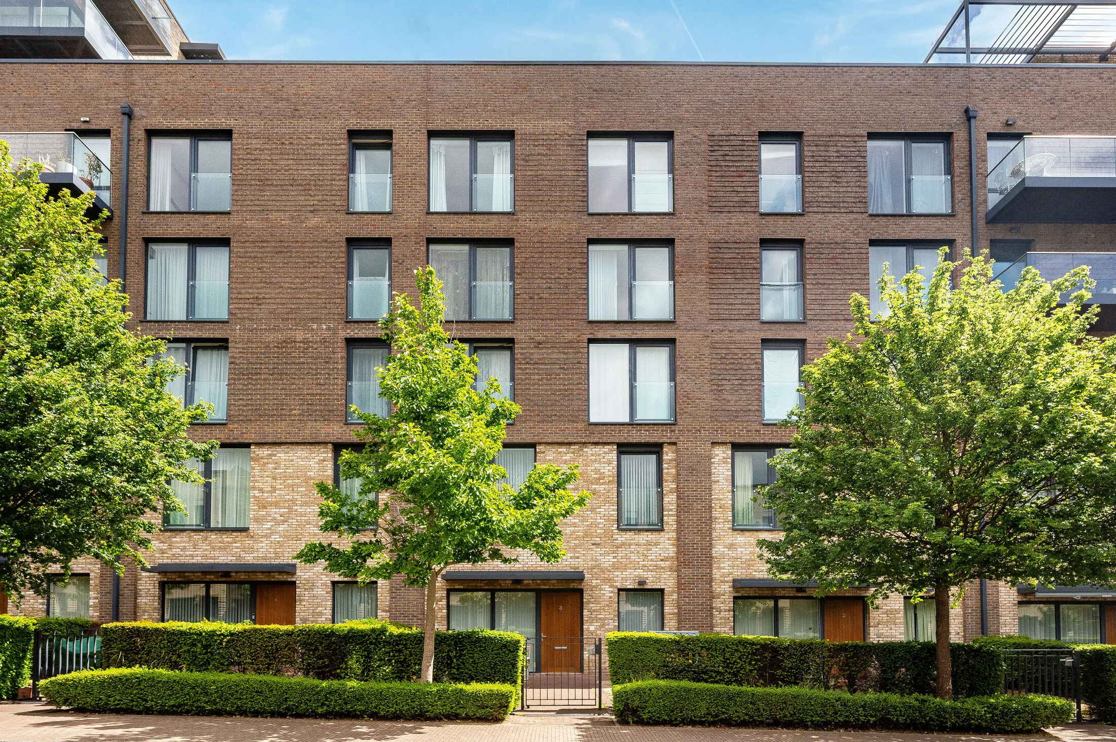 Flat Handley Drive in Greater London