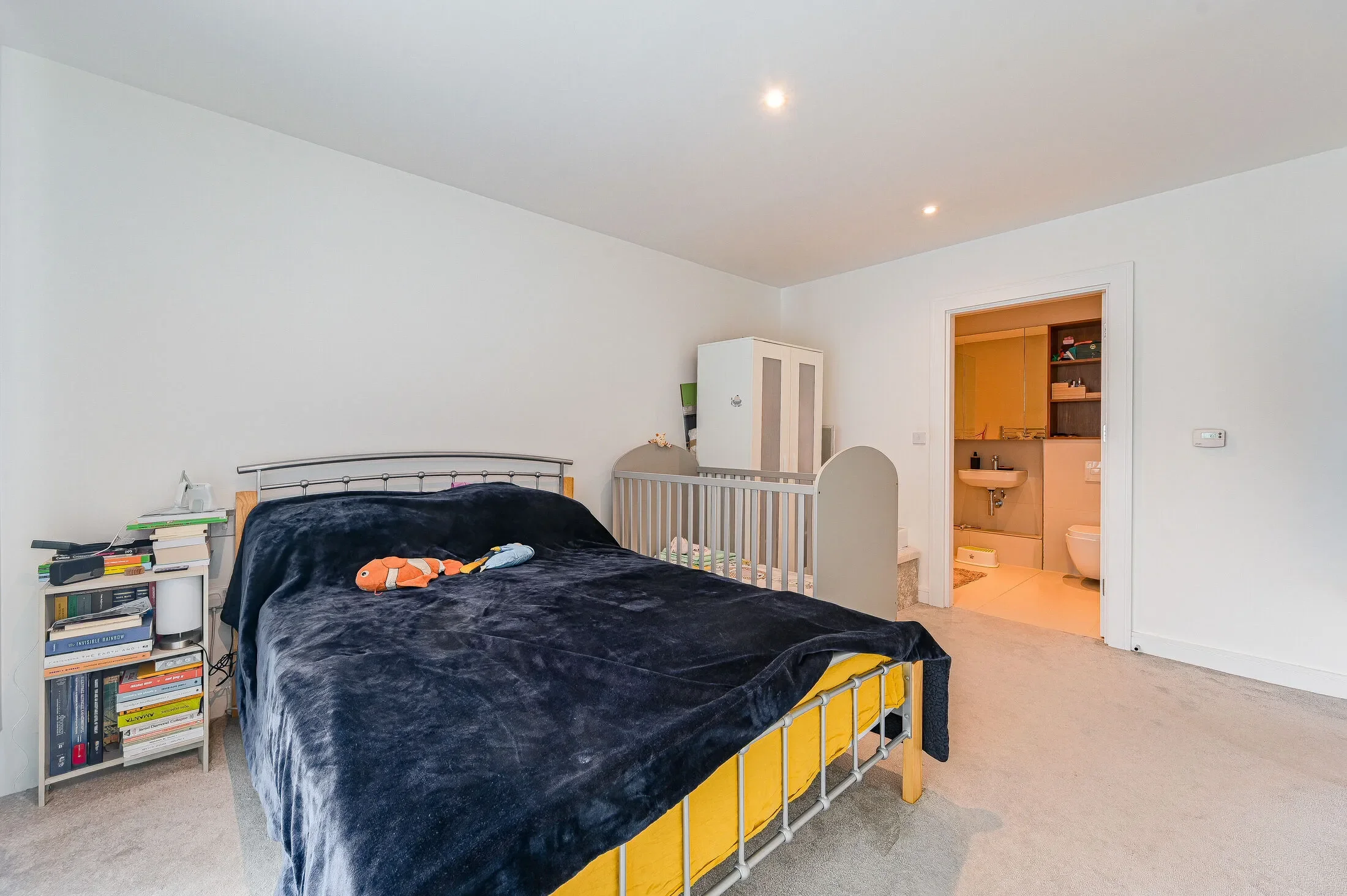 Flat Handley Drive in Greater London