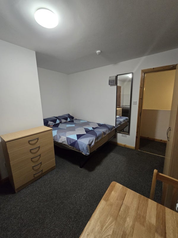 Flat Cromie Close in Greater London