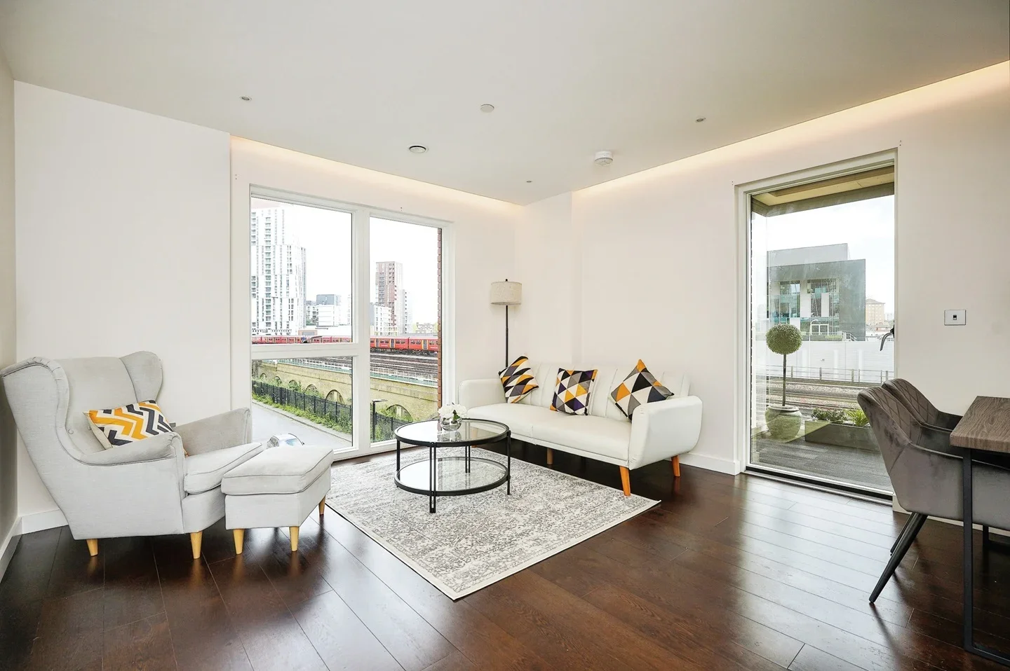 Flat Malthouse Road in Greater London