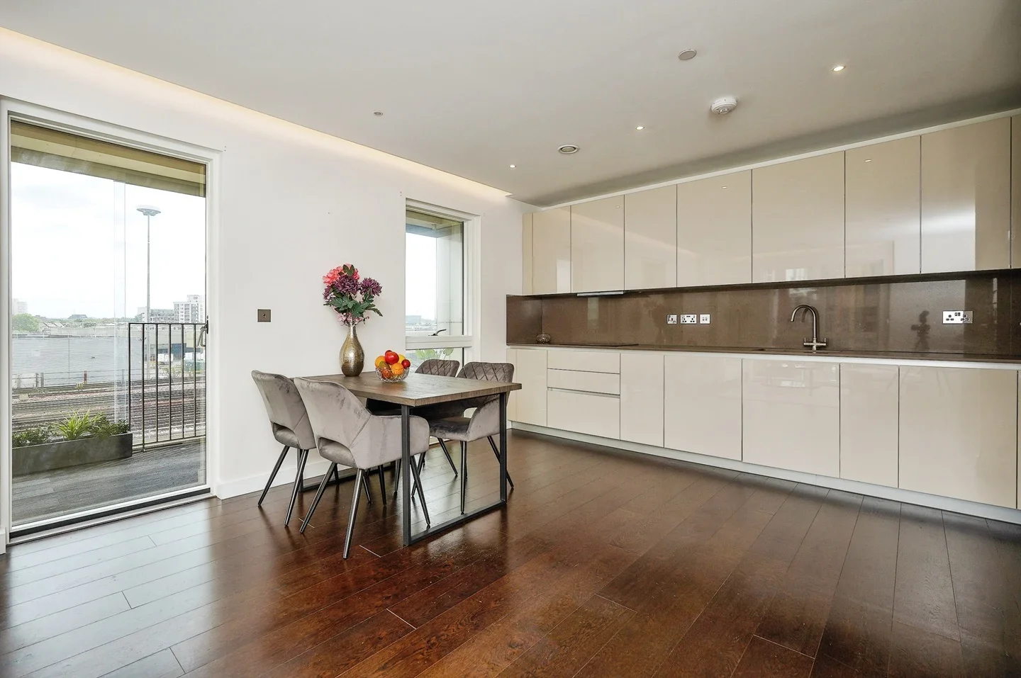 Flat Malthouse Road in Greater London
