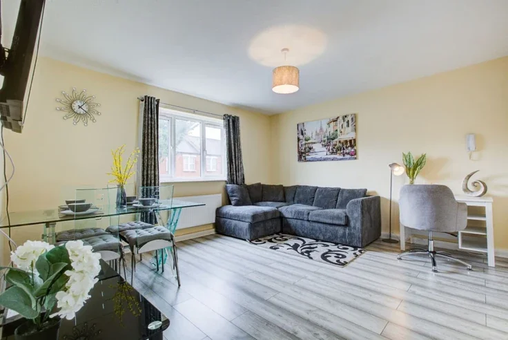 Flat Princess Road in Greater London